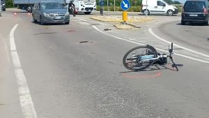 Travolto da auto a Campagnola, ciclista grave