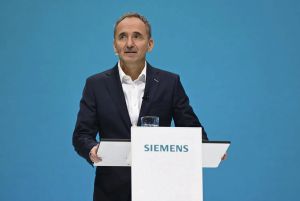 Jim Snabe, nommé envoyé spécial de l’UE sur l’IA industrielle malgré ses conflits d’intérêts avec le secteur