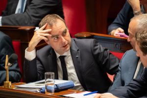 Affaire Lyhanna : le premier ministre fixe l’examen de la « loi intégrale » à l’automne