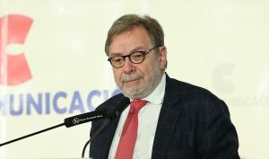 Juan Luis Cebrián apalea a Sánchez por la corrupción galopante que le rodea: «Es ya sistémica»