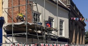 Scaffolding removed after pigeon leaves nest at ram raided Nationwide