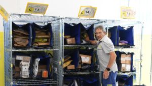 Dai siti online al salotto di casa, i pacchi postali passano da viale Brambilla a Pavia