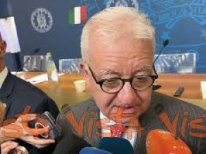 Mantovano su dipendenze: Non solo droghe, ora anche social. Fondamentale ruolo della scuola