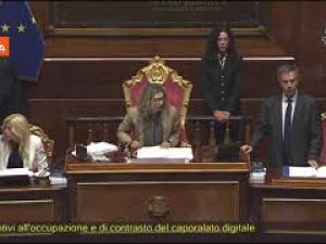 Il Decreto lavoro è legge, Aula del Senato approva la fiducia con 94 sì, 61 no e 2 astenuti
