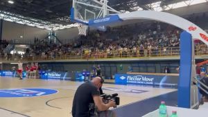 Italbasket, l’ingresso in campo per il riscaldamento tra gli applausi del PalaBigot