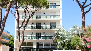 Il gestore ’occupa’ il Carlton. Scatta l’esposto per liberare l’hotel