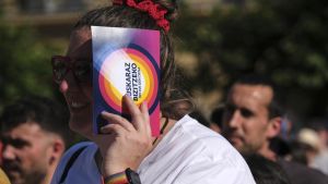 Euskera: entre el muro y el puente