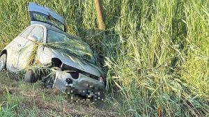 Incidente a Caorle, una 30enne esce di strada per un colpo di sonno: è grave