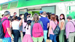 Caldo insopportabile sui treni: «S13 come un carro bestiame»