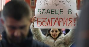Когато властта превърне бюджета в оръжие срещу бъдещето, площадите рано или късно си спомнят зимата