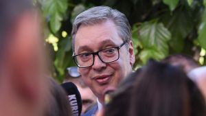 Vučić predstavio robote Dragutina i Milutina, koji će učestvovati na skupu SNS (VIDEO)