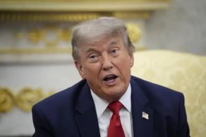 Trois juges de la CPI portent plainte contre Donald Trump et ses sanctions liées au mandat d’arrêt contre Benyamin Netanyahou