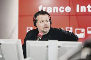 Santé mentale : avec son podcast « Si besoin », Nicolas Demorand dissèque le milieu de la psychiatrie