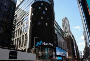 Nasdaq zakt doordat dalingen bij tech-megacaps optimistische chipvooruitzichten overtreffen