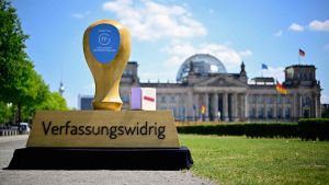 Neue Belege für AfD-Verbot: Überall Beweise, aber ein Urteil ist in weiter Ferne