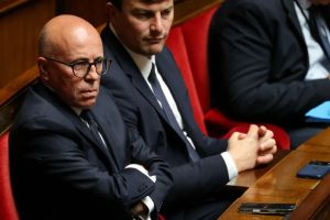 Mariage des étrangers en situation irrégulière : cynique, Darmanin renvoie l’UDR à sa niche