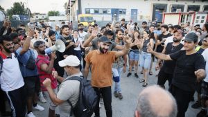 Avanti con il “fortino” di Seano: “Di qui non ci spostiamo. Le istituzioni dove sono finite?”