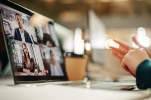 La confiance est plus rentable que la surveillance
