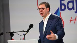 Vučić u Inđiji dočekao pristalice SNS koje pešače ka Beogradu