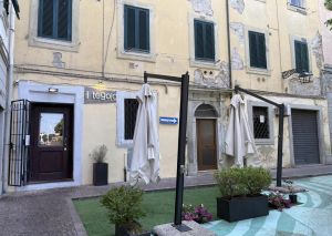 Piazza Garibaldi, la fuga dei negozi - 