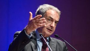 Zapatero, bajo la sombra de Zaplana