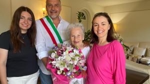 Elsa ha spento 107 candeline. E’ la nonna più in gamba della Piana