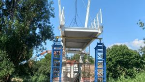 Il ponte prende forma. Colpo d’occhio in città