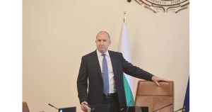Радев свири на ПП и ДБ като на цигулка