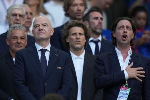 ¿Infantino apareció en dos estadios? Así llega a tantos partidos mientras aficionados pagan boletos prohibitivos