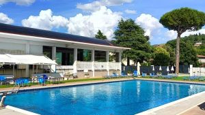 Piscina gratis per gli over 65. L’Ugl: 