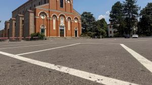 Prima la lite, poi l’accoltellamento davanti alla chiesa: notte violenta a Casale di Scodosia