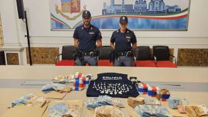 Quattro chili di droga nel frigo e 115 mila euro nell’armadio: due arresti a Padova