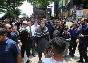 CM Omar joins Ashura mourners in Zadibal, distributes refreshment