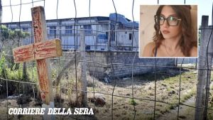 Martina uccisa dall'ex, il carabiniere in aula: «Ecco come l'abbiamo trovata». Tucci inquadrato mentre esce dal casolare dopo l'omicidio