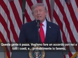 Trump: Iran vuole accordo a tutti i costi e presto lo faremo, prezzi del petrolio crollano