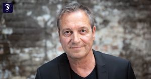 Nuhr will nur Köpfe, die nicken oder geschüttelt werden