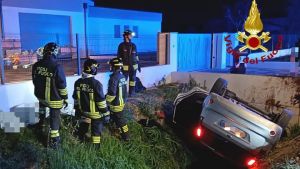 Auto si ribalta nel fosso, muore studentessa di 22 anni