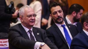 Šutanovac poklonio statutuu Tesle američkoj kongresmenki