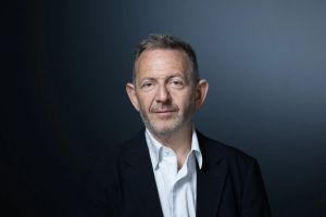 « Un simple tweet de demi-excuses ne suffit pas » : sur France Culture, Guillaume Erner diffuse un montage qui met sur le même plan Mélenchon et Le Pen Père