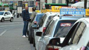 Ja, das ist legal: Zug-Passagier bestellt Taxi aus Weil am Rhein an den Bahnhof SBB