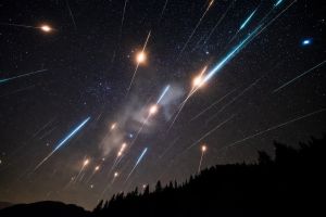 Время Июньских Боотид: как гравитация Юпитера управляет яркостью редкого звездопада