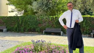 Montegrotto Terme, ruba i fiori dalle aiuole: lo ferma il sindaco