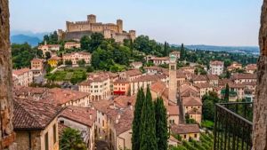 Foto fake nel blog: l’AI sbaglia città e ad Asolo ci mette un castello