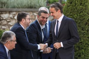 Μητσοτάκης, Ανδρουλάκης, Τσίπρας: Πρόσωπα, κόμματα και η μάχη της διακυβέρνησης