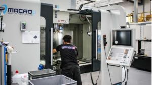 Infortunio sul lavoro: un operaio di 24 anni perde il braccio schiacciato da una pressa