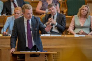 Messerschmidt forlod pludselig Folketingssalen under debat: Det »fremstod bemærkelsesværdigt arrogant«