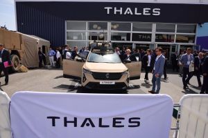 Renault, Volkswagen, Mercedes… Sous couvert de « reconversion », les géants de l’automobile se ruent vers l’industrie de l’armement