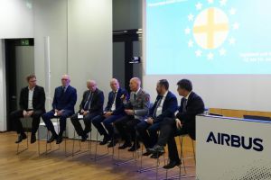 Carlos Uriarte: «Unión o colapso: Paneuropa impulsa el debate sobre el ejército europeo y el futuro de la UE»