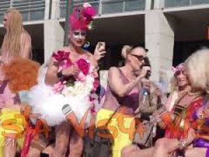 Paola Barale sale sul carro del MilanoPride: 