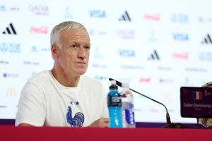Didier Deschamps regresa con Francia luego de la triste pérdida de su madre